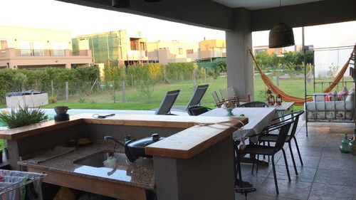 Casa En Venta Nordelta Barrio Tipas Con 4 Dormitorios Uno En Suite C/vestidor Galería Con Parrilla, Pileta Y Pque. Tipas: Lago Tenis Basquet Futbol 2 Sum Club House Piscina Parrilla Voley Juegos Niños