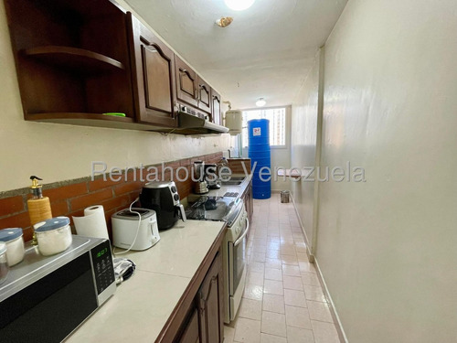 Hermoso Apartamento En Venta En Una De Las Zonas Mas Concurridas Al Este De La Ciudad,urb Club Hipico Las Trinitarias Barquisimeto - M -c -t- #// Monica Carrasquel, Rah Centro Occidente /*# Oportunida