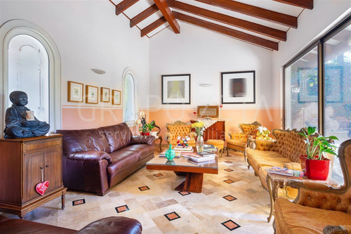 Casa En Arriendo De 7 Dorm. En Las Condes