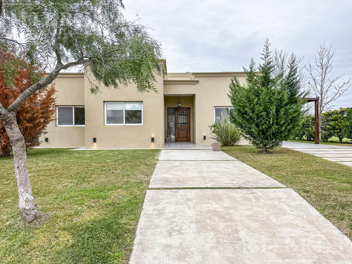 Casa En Venta En El Cantón Barrio Norte 