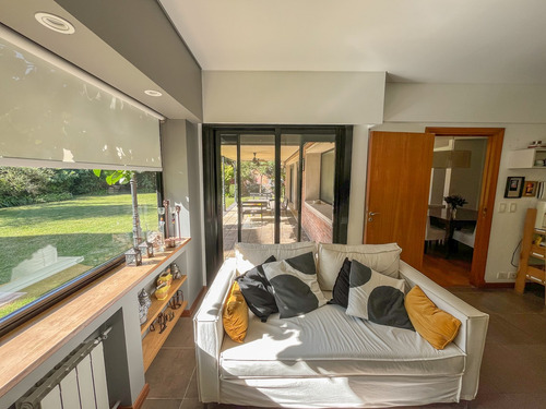Casa En Venta En Acassuso, San Isidro, G.b.a. Zona Norte