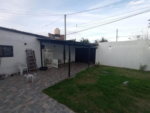 Casa En Venta - 3 Dormitorios 1 Baño - Cochera - Ringuelet