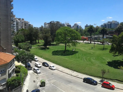 Vista A La Rambla Y Excelente Estado 