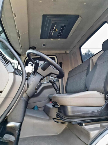 Imagem 5 de 7 de Volkswagen Constellation 15.190