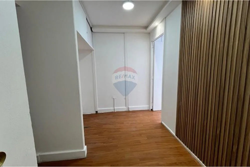 En Venta Oficina Con 3 Privados Y Recepción,
