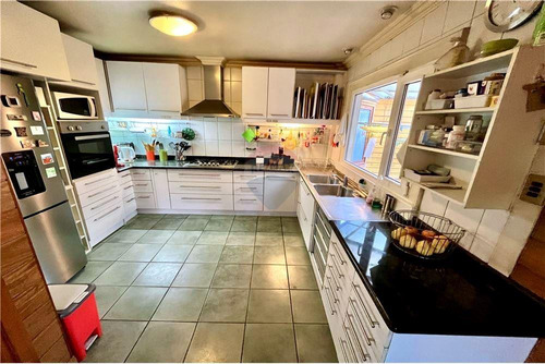 Casa Con Espacio Comercial En Venta