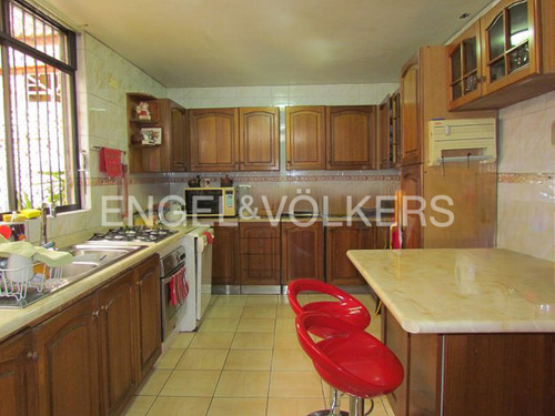 Amplia Residencia Con Local Comercial Hoy Operando