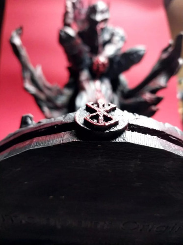 Berserk - Guts Figura Con Armadura Berserk - 40 Centímetros