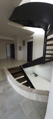 Imagen 2 de 22 de Penthouse Urb. La Trigaleña Valencia 0412-4860923.