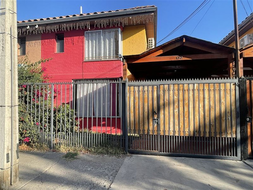 Casa En Venta De 3 Dorm 2 Baños. En Altos De Quilicura