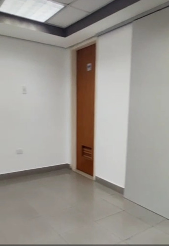 Imagen 5 de 17 de Oficina En Alquiler, Cc Torre Cristal Naguanagua