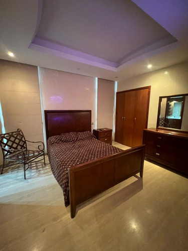 En Venta Casa De Tres Niveles En Altos De Guataparo, Valencia Estado Carabobo Venezuela / Emer.