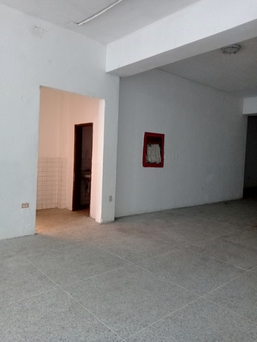 Imagen 2 de 9 de Se Alquila Oficina 200m Calle Cedeño Al01-1498zc-ajim