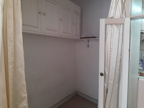 Imagem 17 de 30 de Apartamento Todo Reformado Com: Dois Quartos, Sala Um Banheiro Social E Dependência. - Ap5595