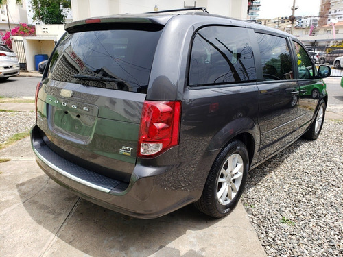 Imagen 7 de 8 de Dodge Caravan 2016 Gris