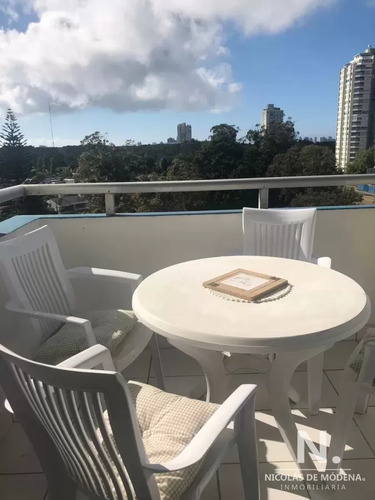 Apartamento De 1 Dormitorio En Edificio Leblon , Punta Del Este 