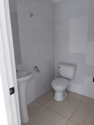 Arriendo Local Comercial Con Patio Y Terraza