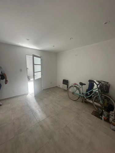 4 Ambientes Tipo Casa Sin Expensas, Refaccionado A Nuevo!!