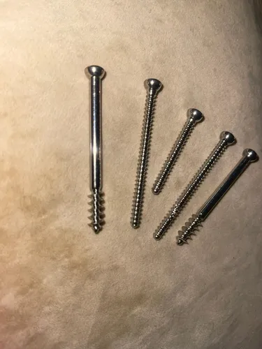 Tornillos Quirúrgicos (Usado)