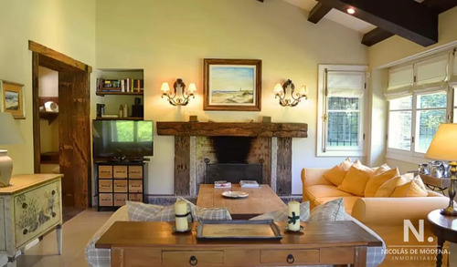 Impecable Casa En Venta Comodo E Iluminada.