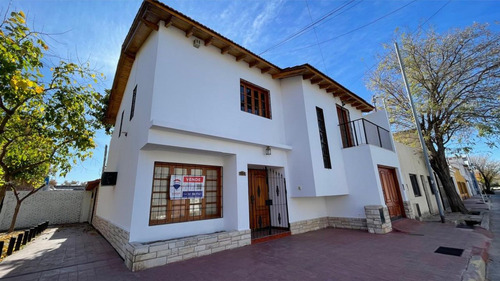 Excelente Casa En Venta En Godoy Cruz