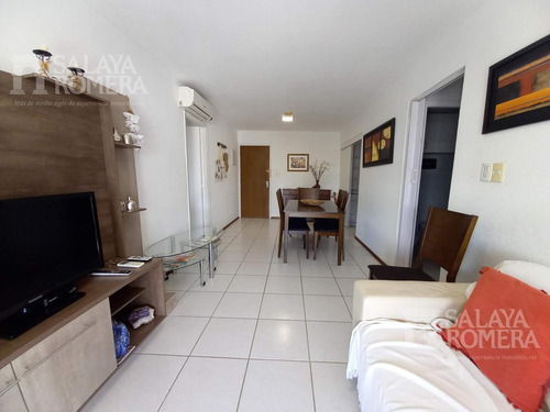 Venta - Punta Del Este, Parrillero En Balcón, Bajos Gastos