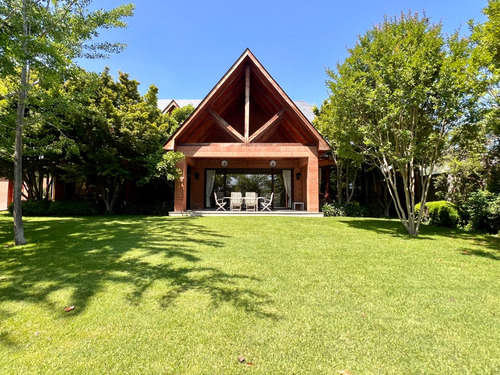 Casa/ The Newland School/ J. Alcalde Délano/ Sta. Teresita