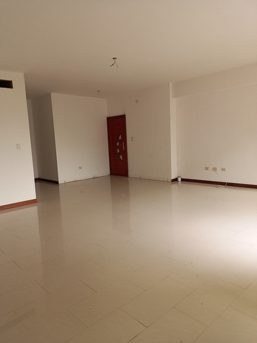 Imagen 8 de 19 de Res. Acrópolis. Trigaleña Alta Vende Luz Castro Obra Blanca
