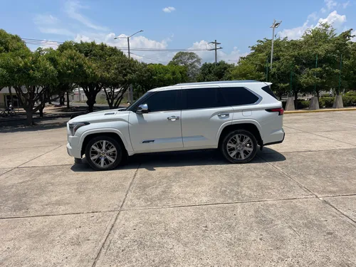 Toyota Sequoia 3.5 V6 Capstone