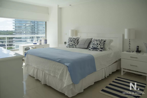 Vende Gran Apartamento En Brava - Punta Del Este De 3 Dormitorios