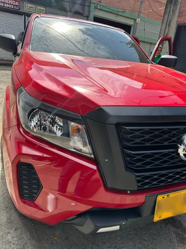 Nissan Doble Cabina + Platón 4x2 Modelo 2022. Único Dueño