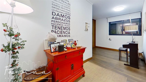 Con Patio Privado, 4 Dormitorios, Cerca Del Portal La Dehesa