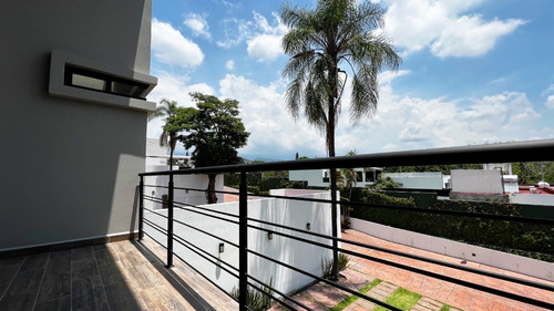 Casa Nueva En Venta En Cuernavaca, Col. Delicias 3 Recámaras, 4 1/2 Baños, Estudio, Alberca