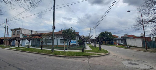 Imagen 2 de 4 de Linda Casa Con 2 Dormitorios En Esquina - Quilmes Oeste