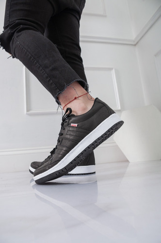 Zapatillas Hombre Urbanas Bajas Livianas Gary Bym Shoes