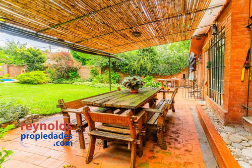 Tradicional Chalet En Excelente Cuadra Semicortada.