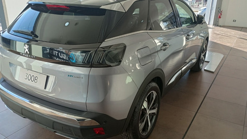 Imagen 10 de 17 de Peugeot 3008 Hybrid4 Hlan
