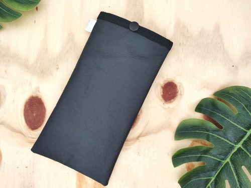 Imagem 4 de 4 de Capinha Protetora Acolchoada Porta Celular Pronta Entrega