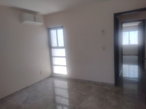 Casa De Un Piso, 3 Recámaras, Frac. Lomas De La Rioja