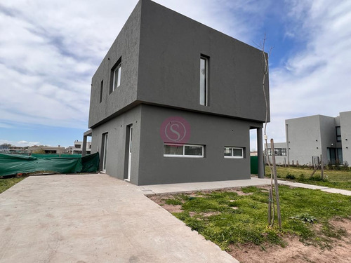 Casa En Venta En Barrio Santa Lucia, Pilar Del Este