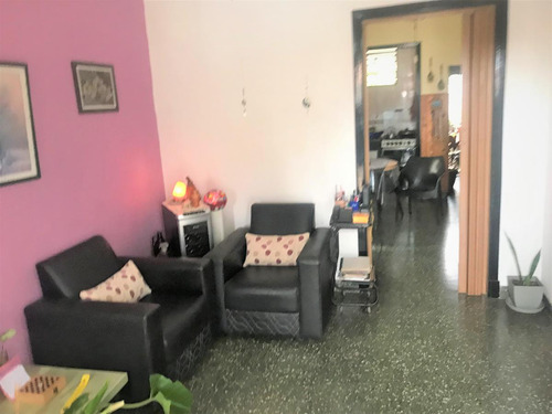 Casa. 3 Dormitorios.2 Baños.fondo.quincho.parrilla.cochera.bernal Este