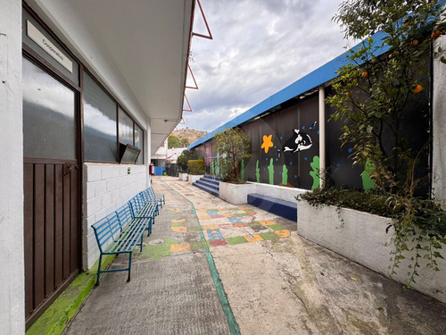 Vista Del Valle: Edificio En Venta Con Alberca, Ideal Para Escuelas.