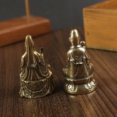 Estatua De Avalokitesvara Con Una Estatua De Guanyin Para