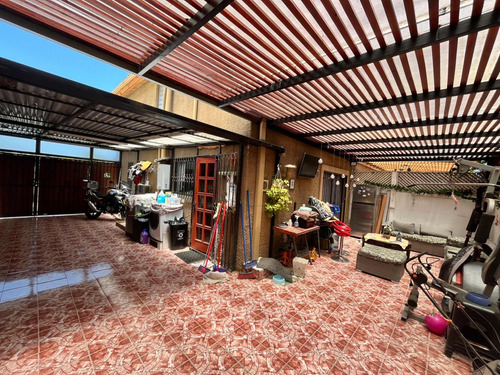 Excelente Casa 4 Dormitorios, 3 Baños, Comuna De Peñalolén