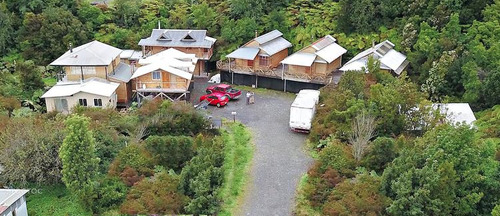 Parcela-hotel Con 6 Cabañas En La Carretera Austral