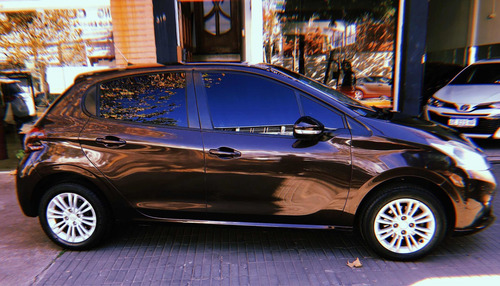 Imagen 4 de 13 de Peugeot 208 Allure 1.5 Touchscreen 5p. 2016 Full Linea Nueva