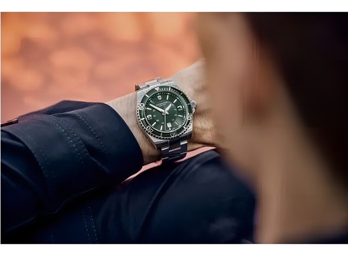 Relógio masculino Victorinox Maverick Large Green Steel 241934 Mesh Color Silver