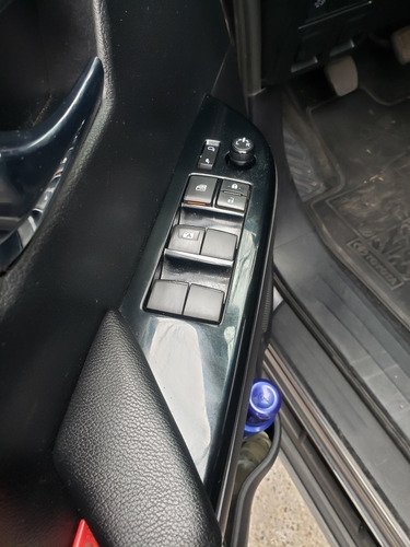 Imagen 13 de 16 de Toyota Hilux 2020 2.8 Cd Srv 177cv 4x2
