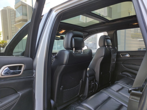Imagen 5 de 15 de Jeep Grand Cherokee Overland 5.7 2015