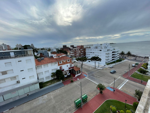 Apartamento En Alquiler Peninsula - Punta Del Este A Pasos De Rambla - Mansa - Brava - Gorlero - 1 Dormitorio Y Medio.